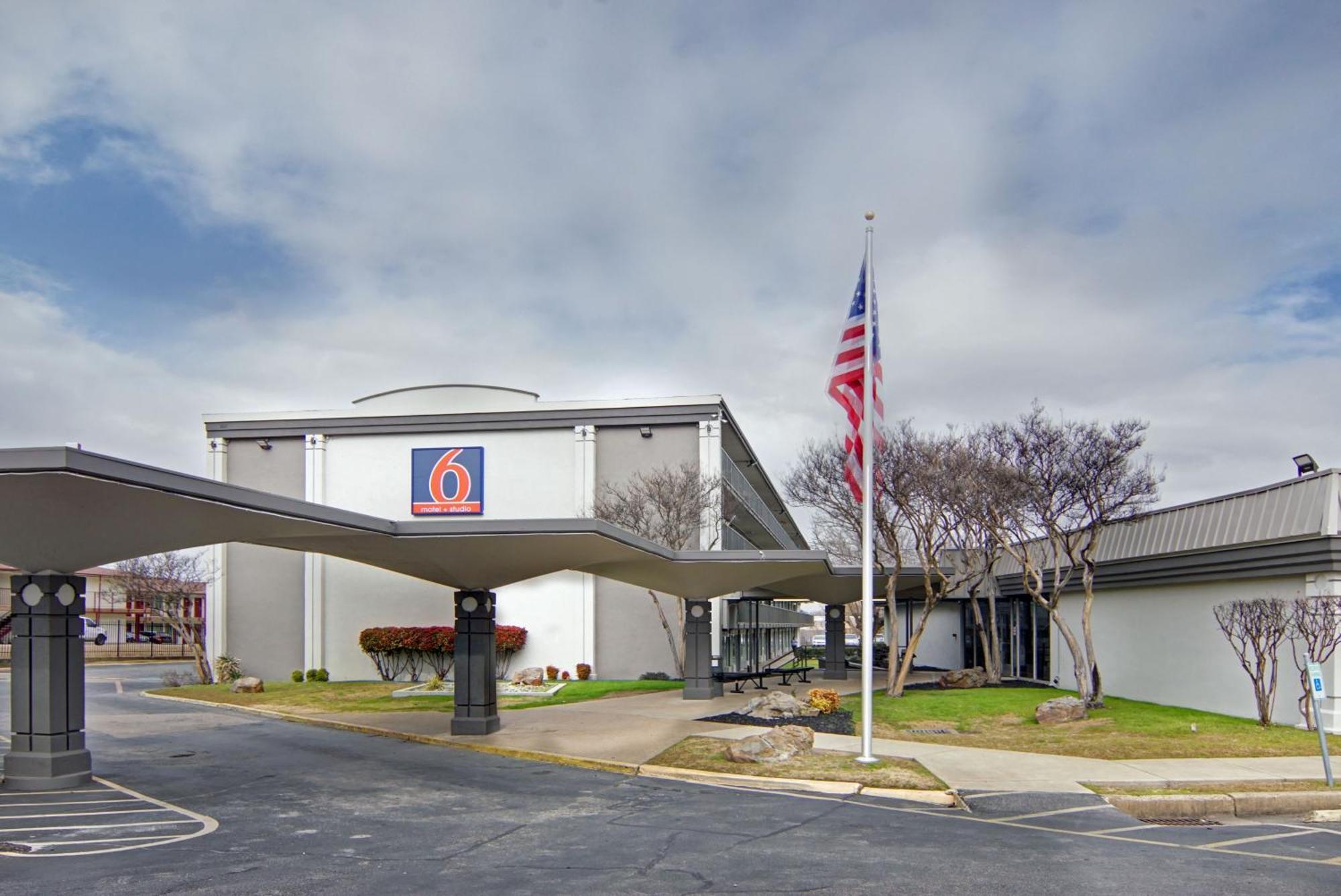 Motel 6 Mesquite, Tx Town East Экстерьер фото